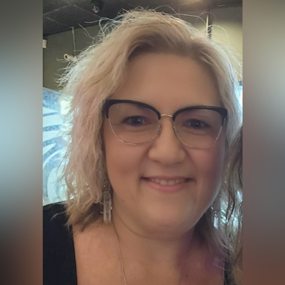 Meet your Posher, Natalie. MORE ITEMS IN PLUS SIZES!!